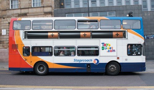 Publicidad pilas autobús www.ToysDirect.com