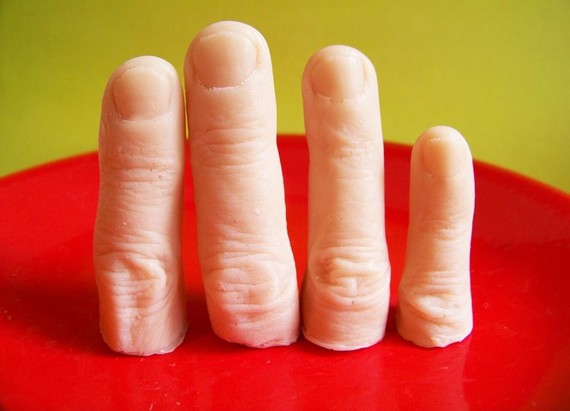 Jabones de baño con forma de dedos humanos mutilados