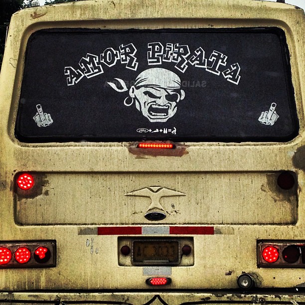 Camionetica "Amor Pirata". Foto: @jraydan