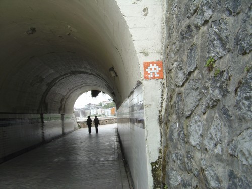 Graffiti Mosaico, Túnel del Paseo de La Concha, San Sebastián. Junio, 2006. Foto: Ro