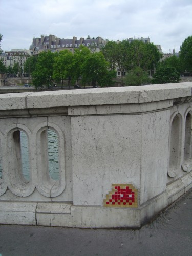 Graffiti Mosaico, Del Sena a Notre Dame, París. Junio, 2006. Foto: Ro