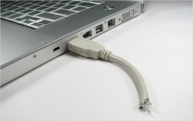 Cómo hacer un flashdrive USB que parezca un cable arrancado