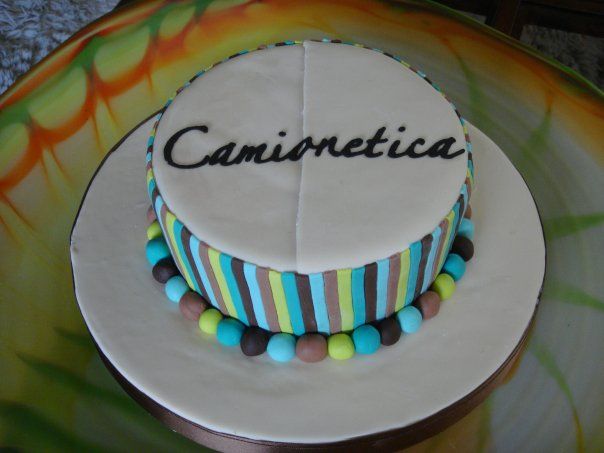 Torta del 2do Aniversario de Camionetica.com (2009), utilizando la primera versión del logotipo