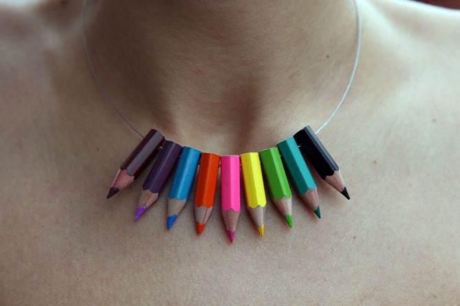 Collares de Crayones de Colores DIY por Ariadna Mateu