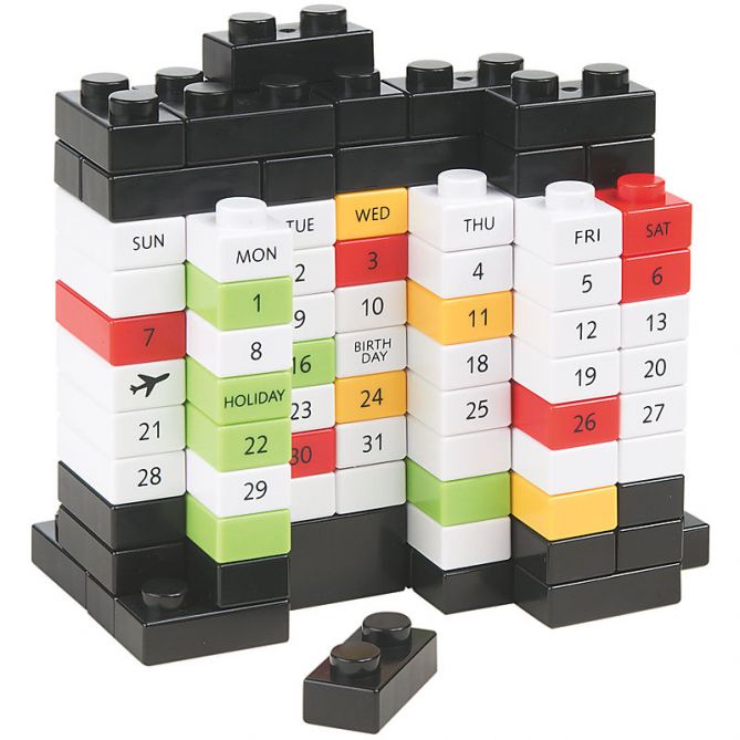 Perpetual Puzzle Calendar (Calendario estilo Lego) por Made by Humans